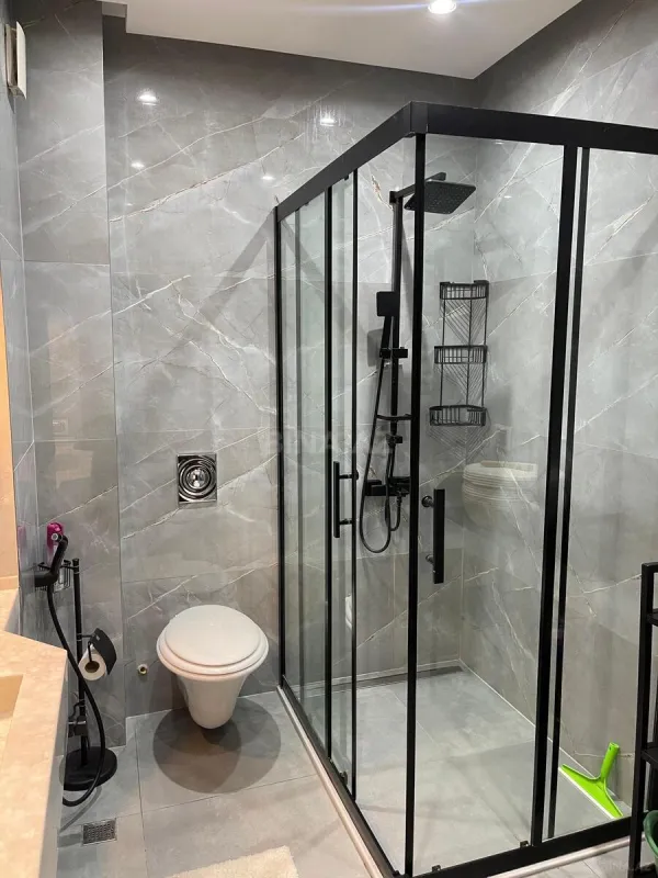 Kirayə verilir 4 otaqlı mənzil 165 m²