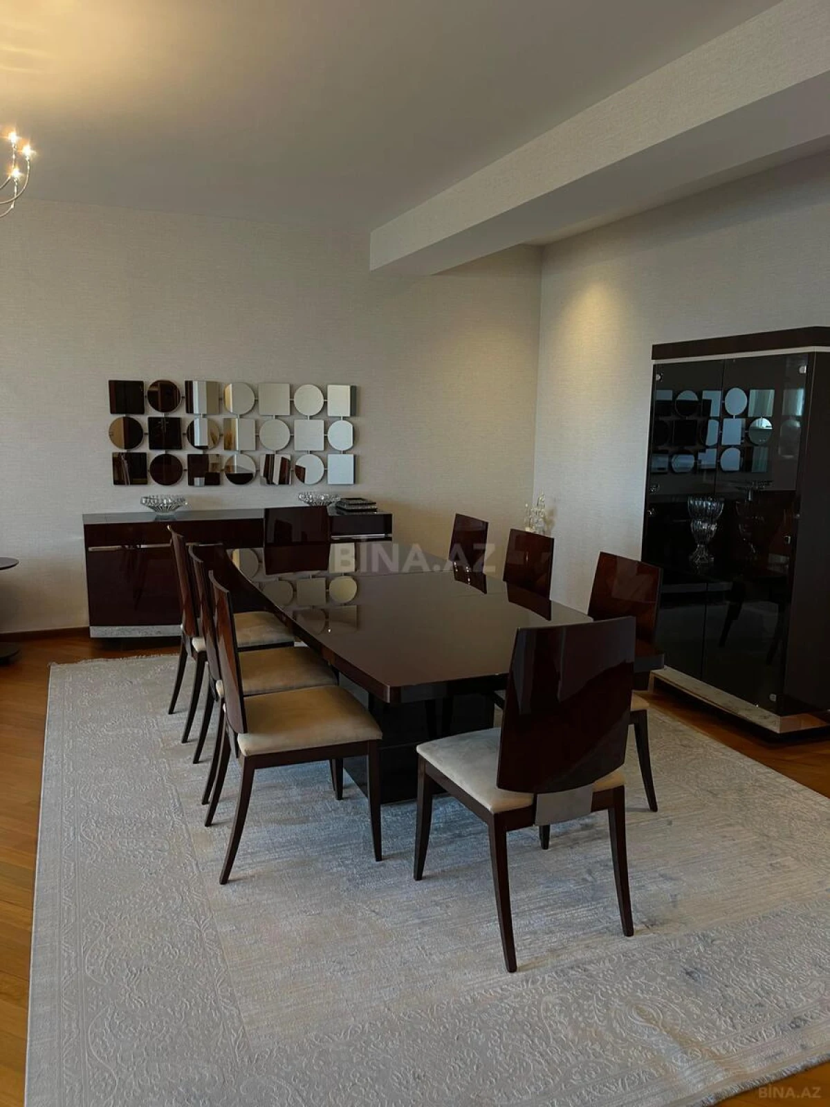 Kirayə verilir 4 otaqlı mənzil 165 m²