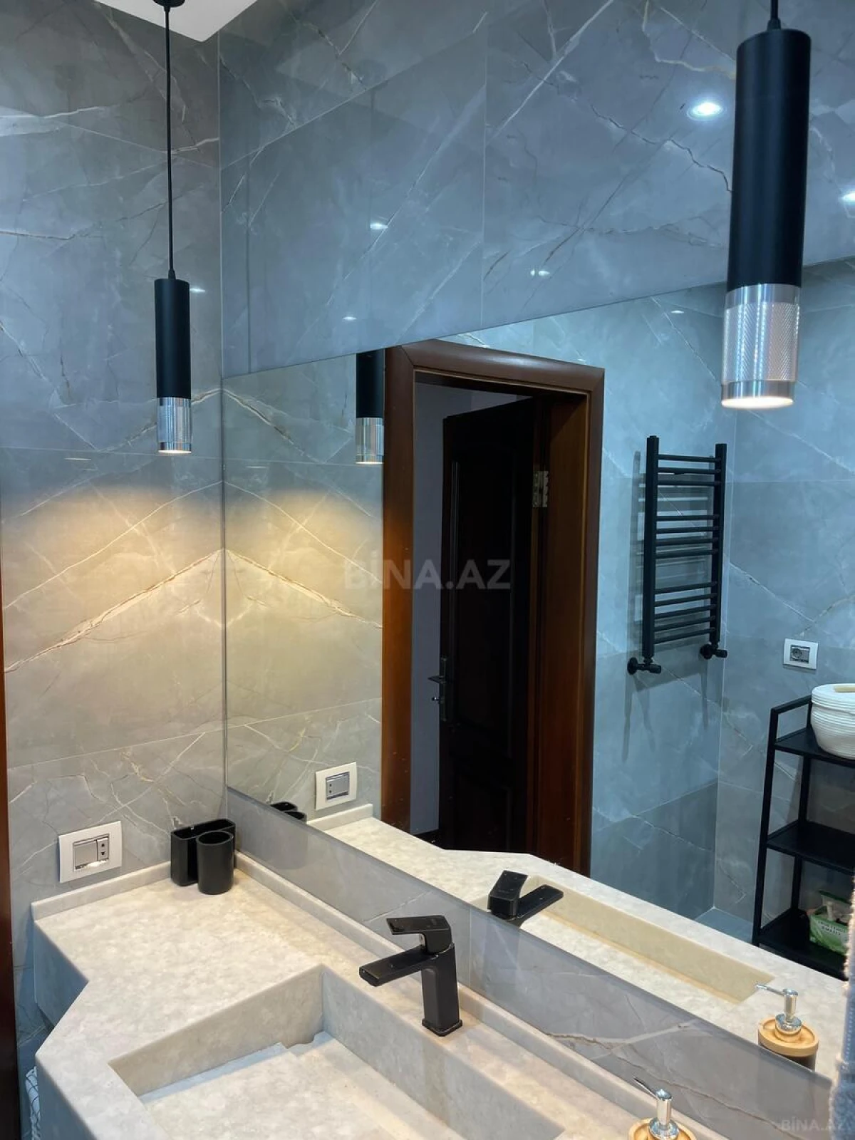 Kirayə verilir 4 otaqlı mənzil 165 m²