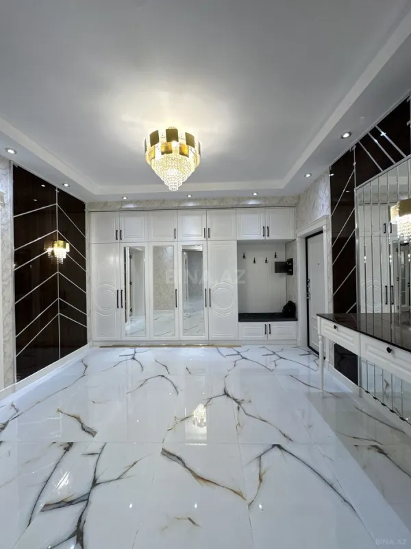 Satılır 4 otaqlı mənzil 215 m²