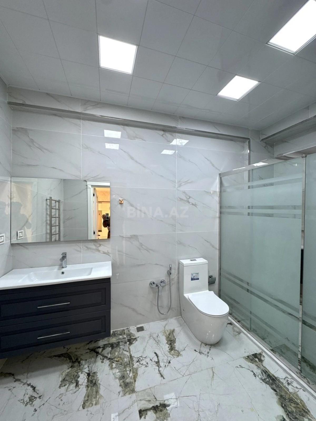 Satılır 4 otaqlı mənzil 215 m²