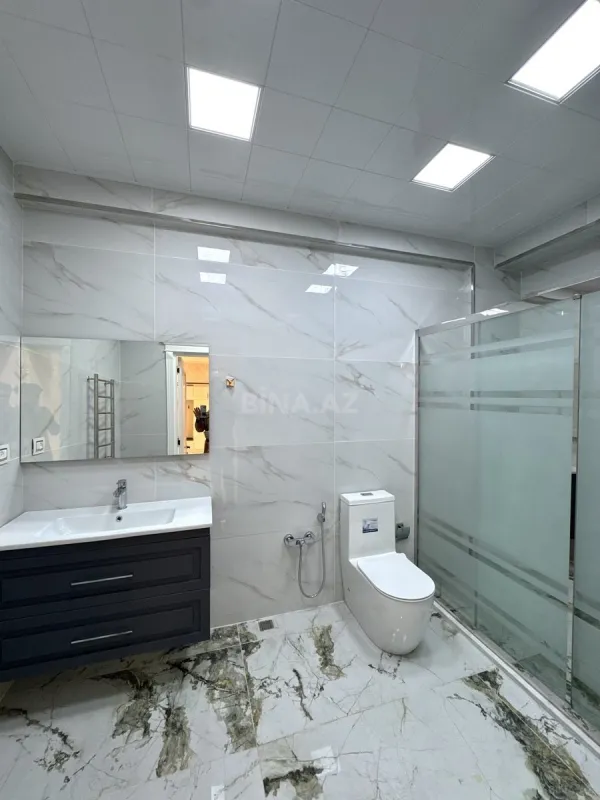 Satılır 4 otaqlı mənzil 215 m²