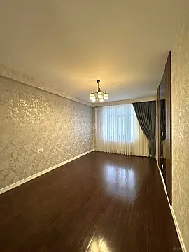 Satılır 4 otaqlı mənzil 215 m²