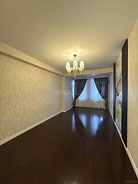 Satılır 4 otaqlı mənzil 215 m²