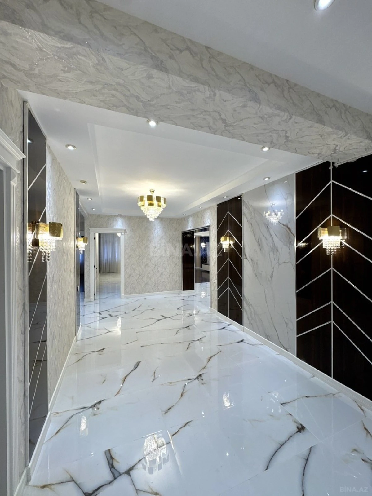 Satılır 4 otaqlı mənzil 215 m²