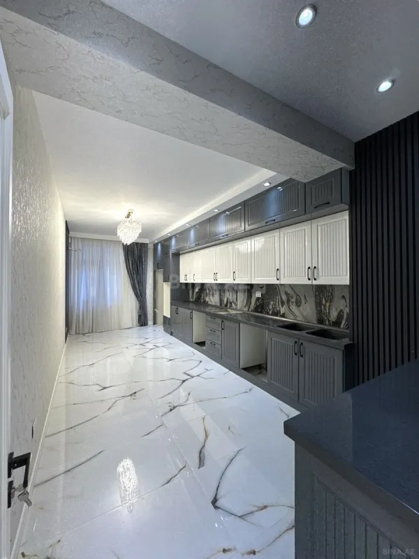 Satılır 4 otaqlı mənzil 215 m²