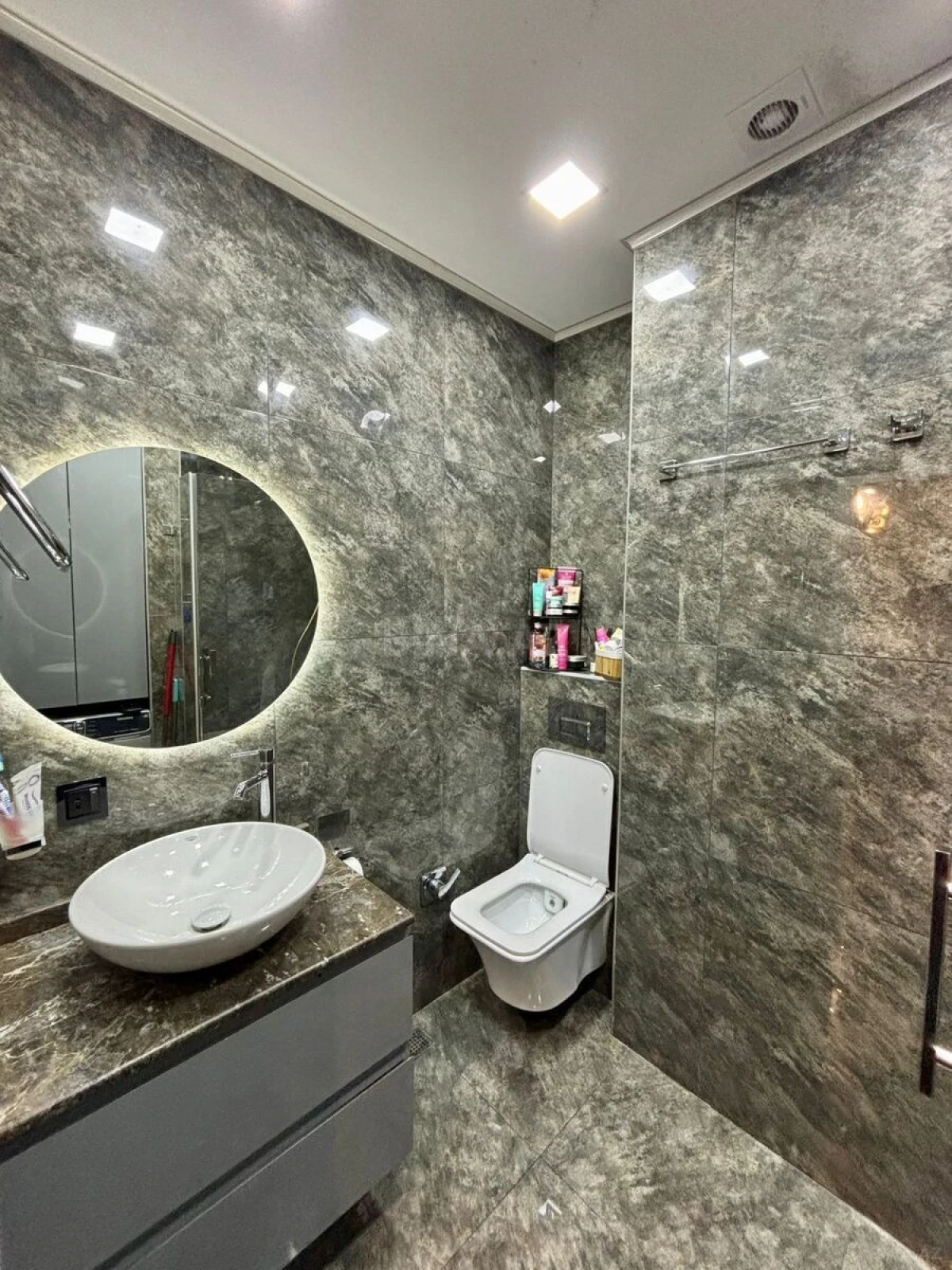 Kirayə verilir 2 otaqlı mənzil 60 m²