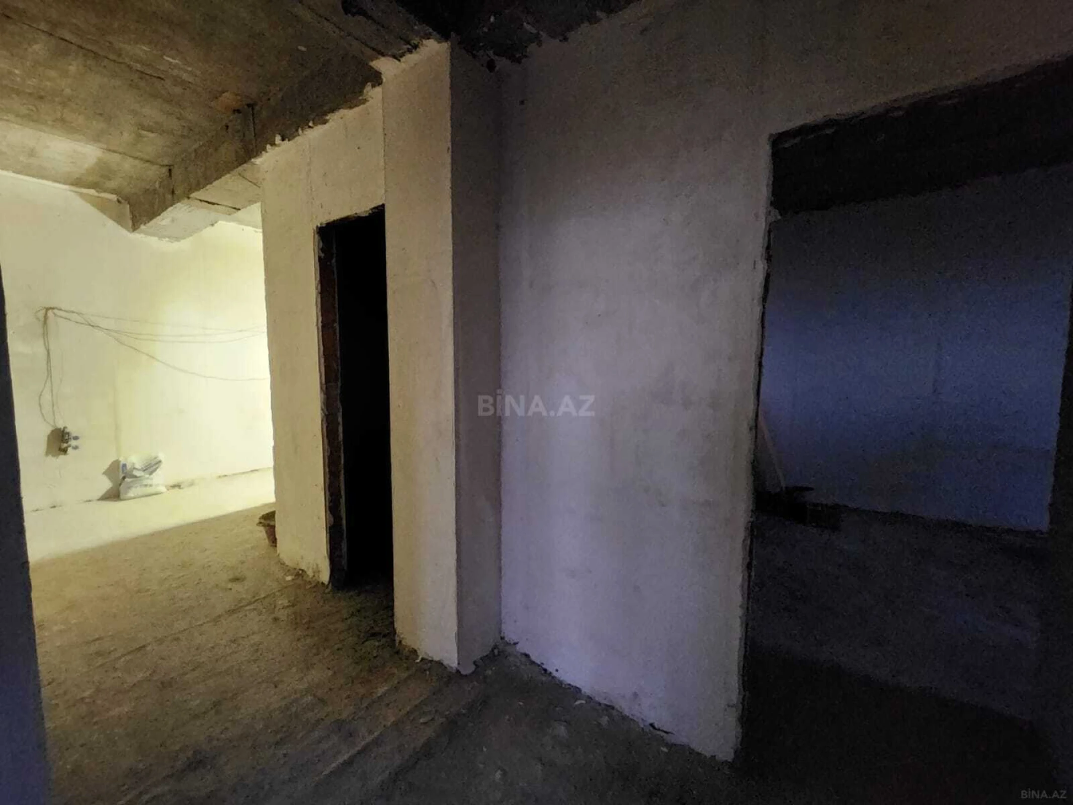 Satılır 4 otaqlı mənzil 160 m²