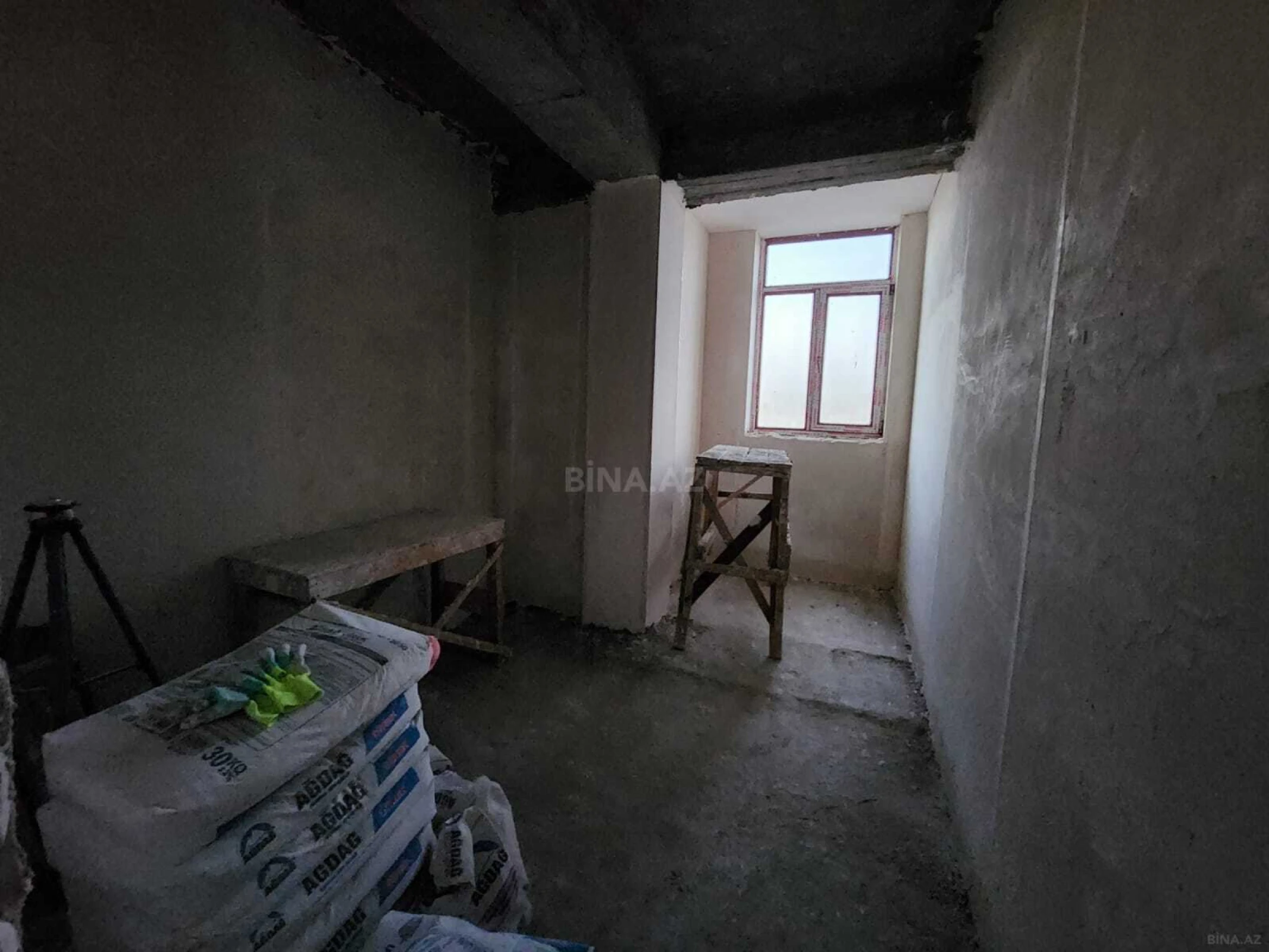 Satılır 4 otaqlı mənzil 160 m²