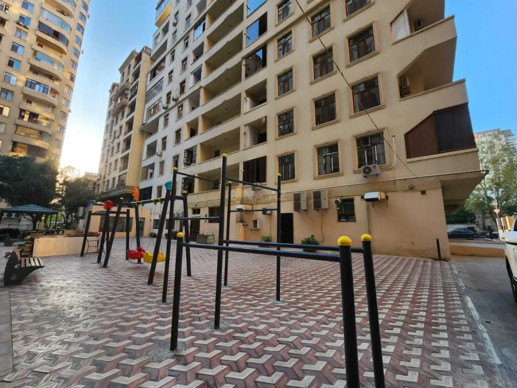 Satılır 4 otaqlı mənzil 160 m²