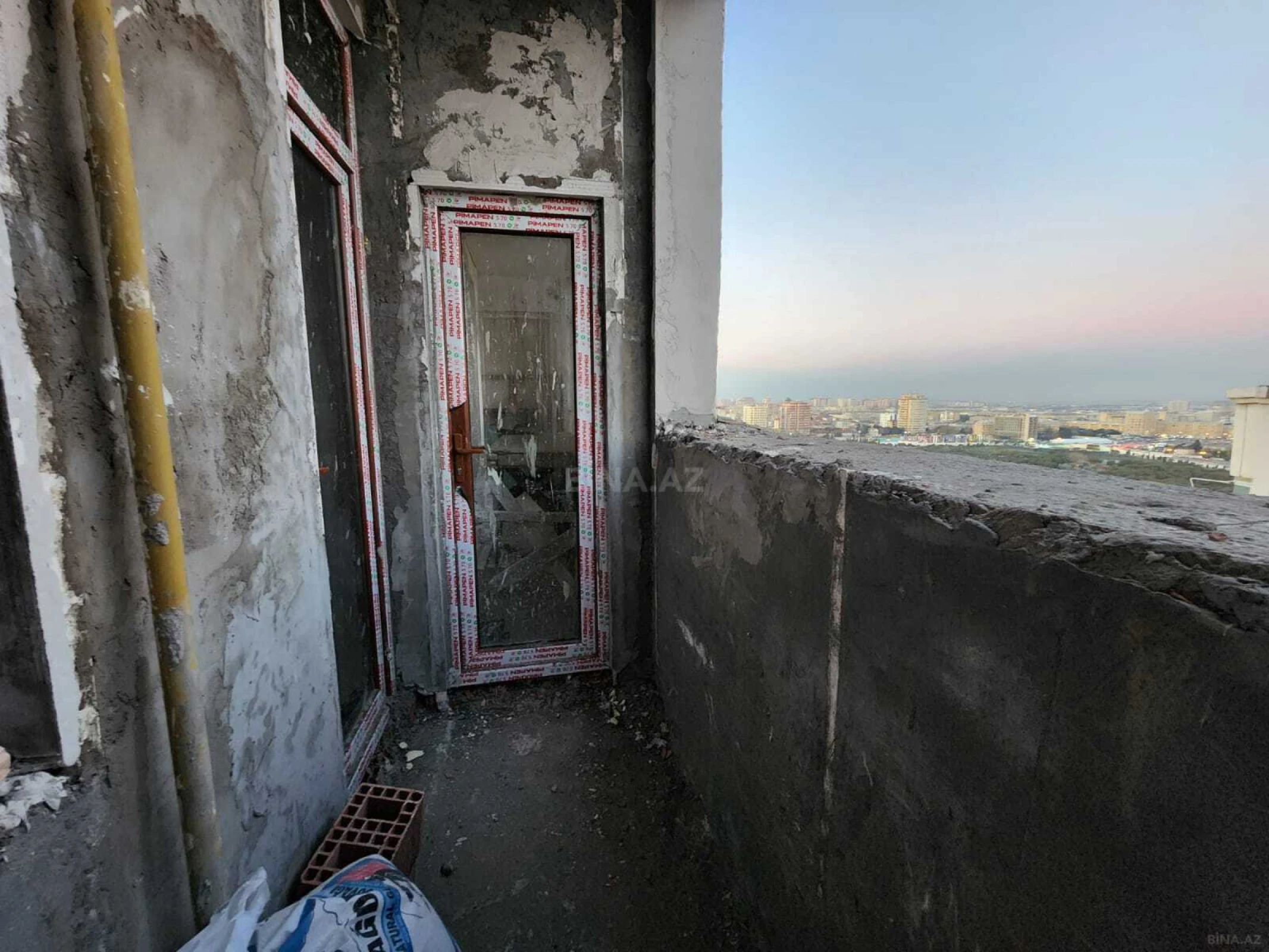 Satılır 4 otaqlı mənzil 160 m²