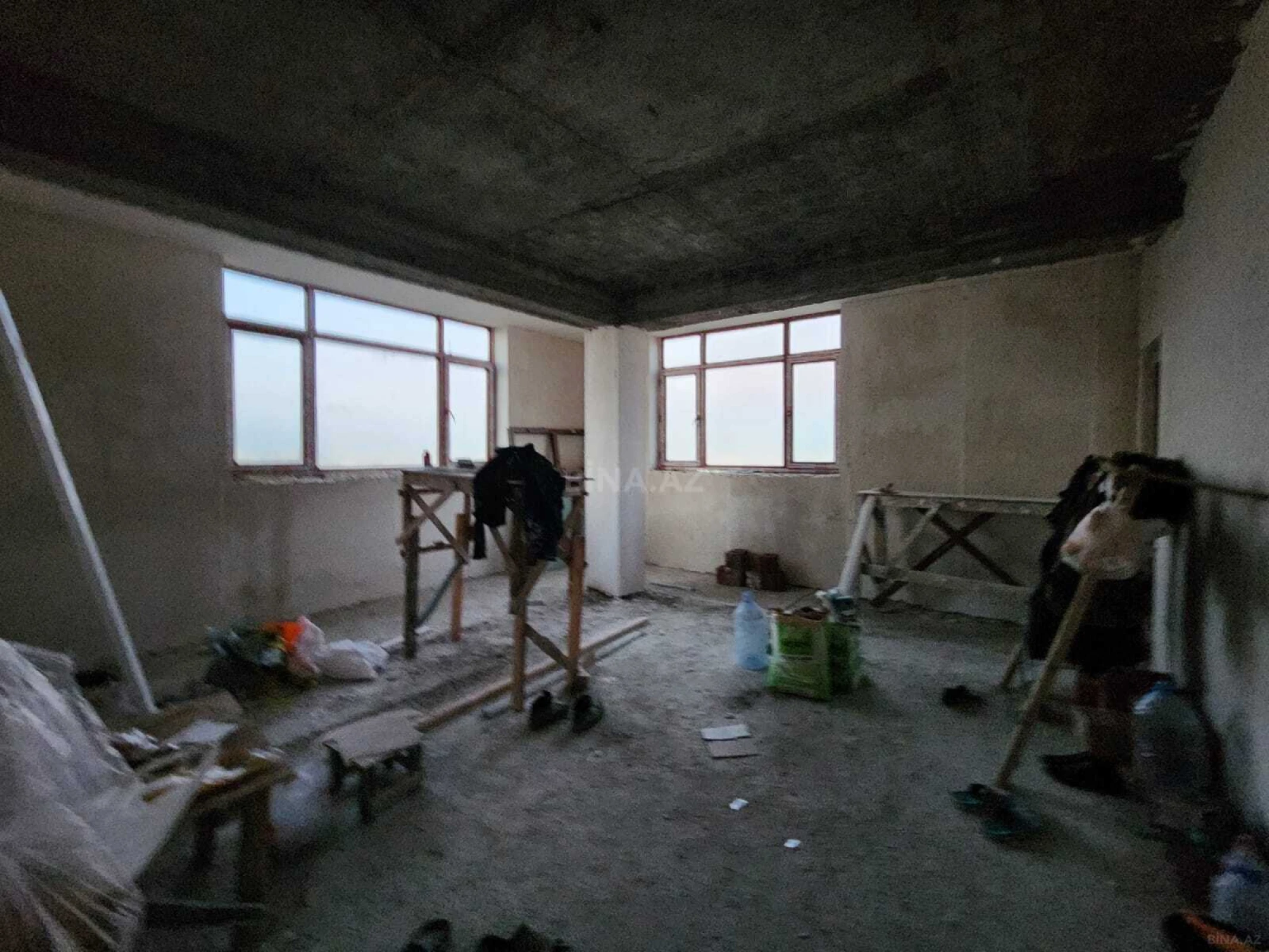 Satılır 4 otaqlı mənzil 160 m²