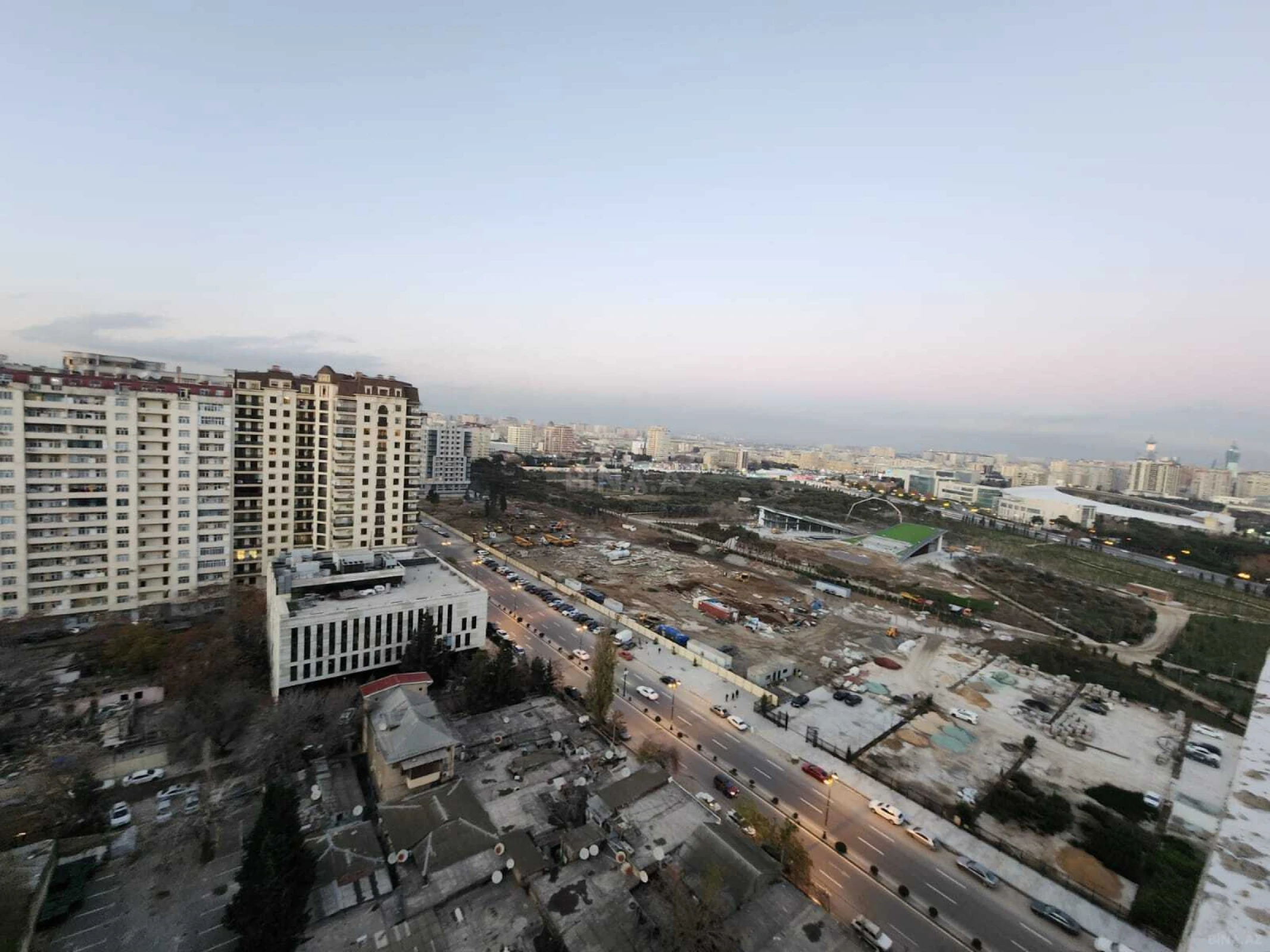 Satılır 4 otaqlı mənzil 160 m²