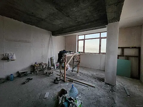 Satılır 4 otaqlı mənzil 160 m²