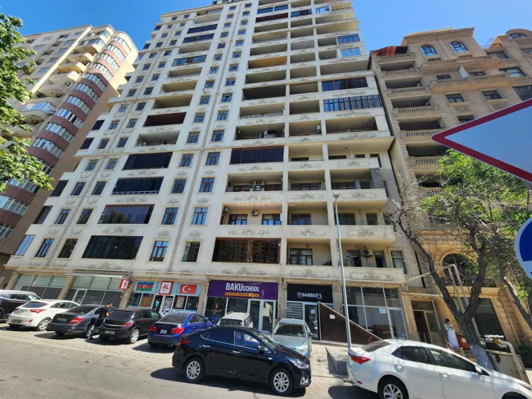 Satılır 4 otaqlı mənzil 160 m²