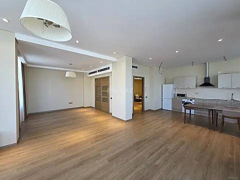 Kirayə verilir 4 otaqlı mənzil 210 m²