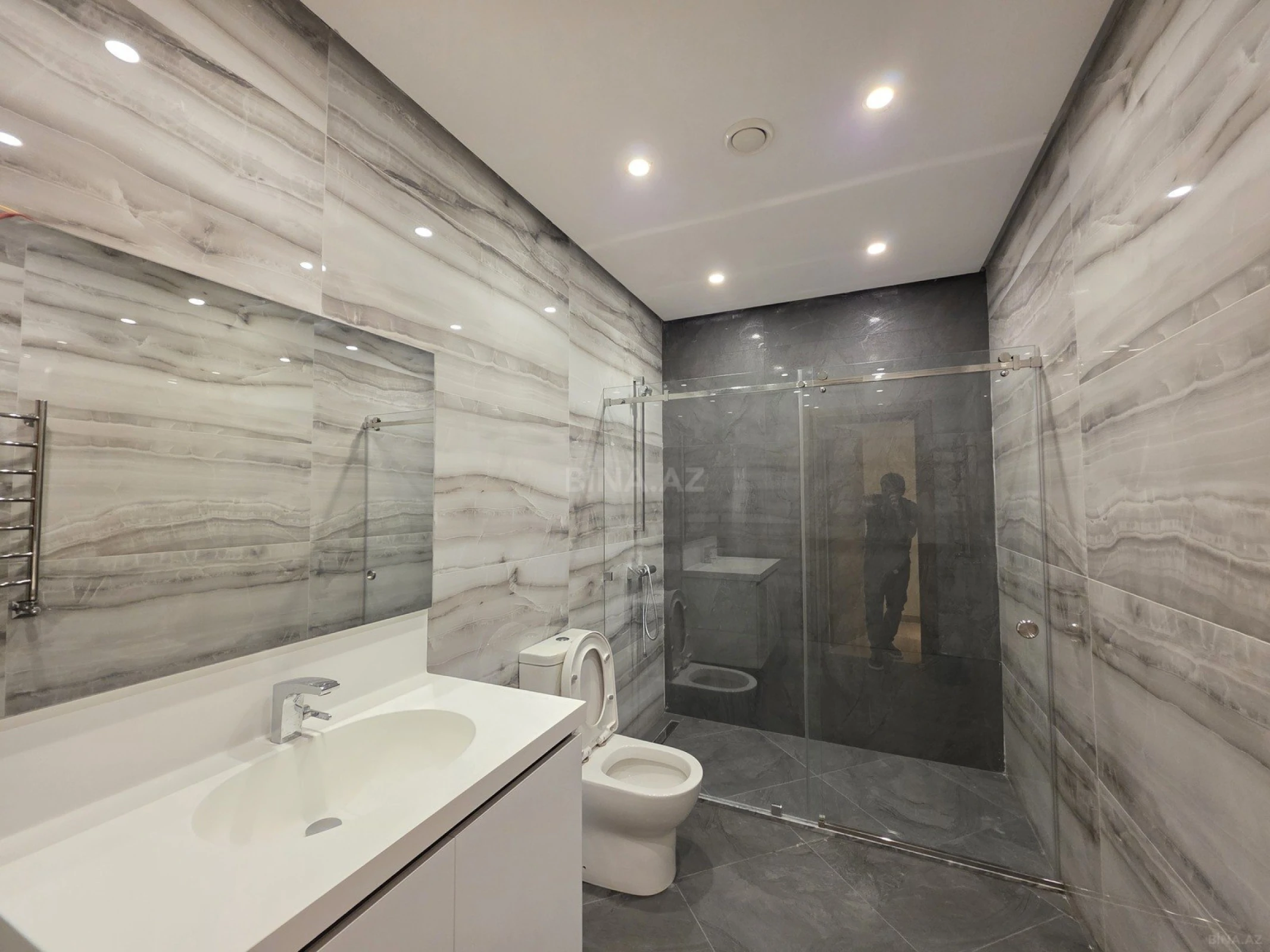 Kirayə verilir 4 otaqlı mənzil 210 m²