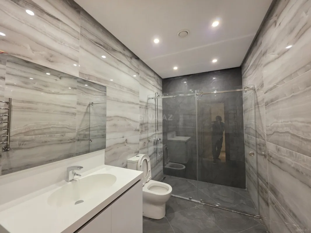 Kirayə verilir 4 otaqlı mənzil 210 m²