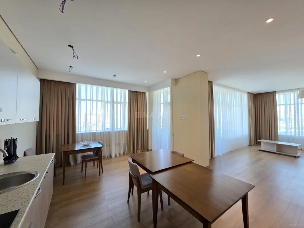 Kirayə verilir 4 otaqlı mənzil 210 m²