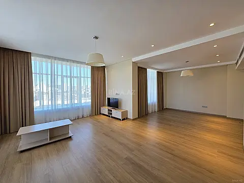 Kirayə verilir 4 otaqlı mənzil 210 m²