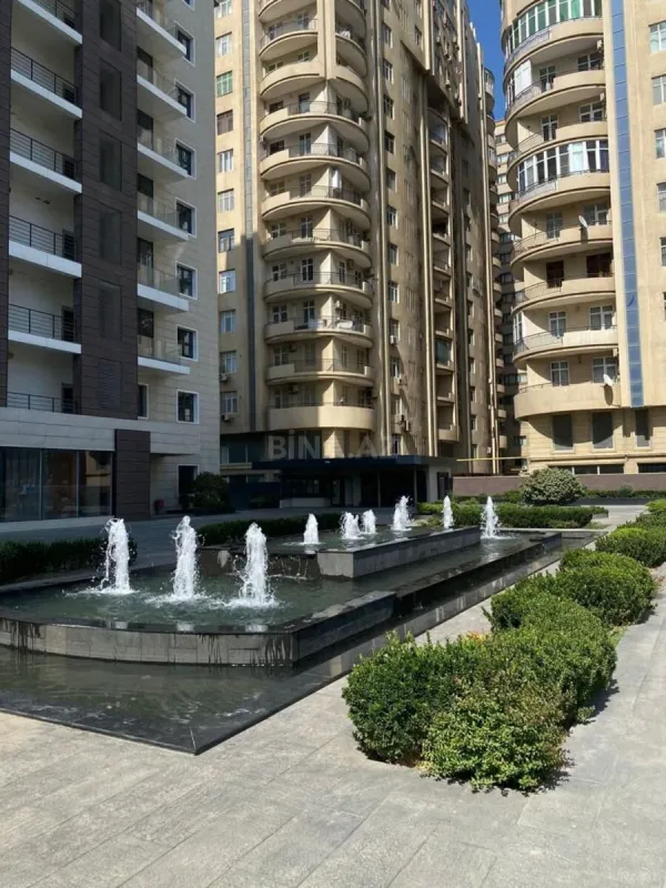 Kirayə verilir 4 otaqlı mənzil 210 m²
