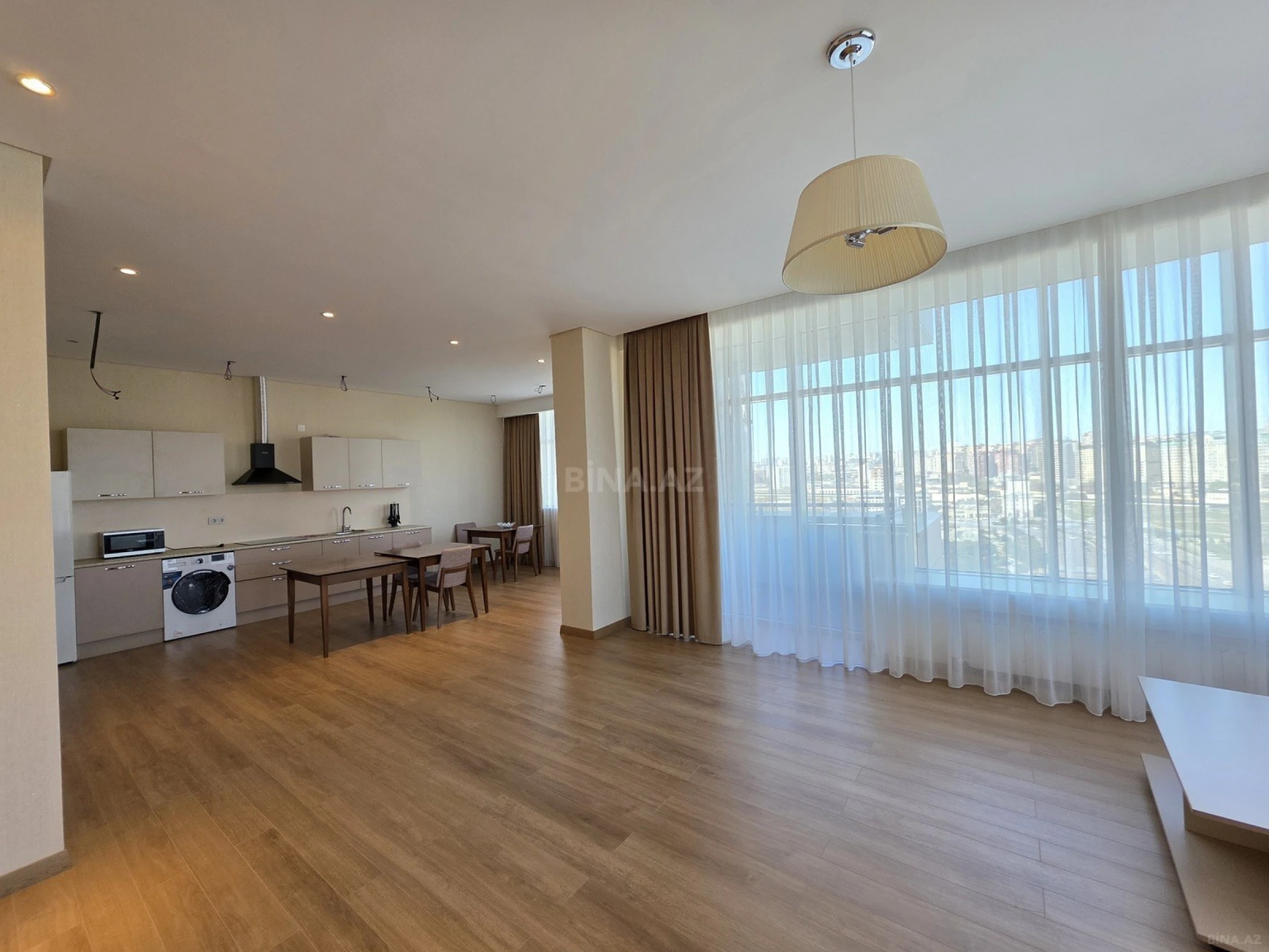 Kirayə verilir 4 otaqlı mənzil 210 m²