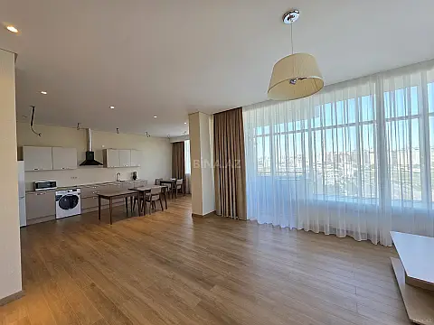 Kirayə verilir 4 otaqlı mənzil 210 m²