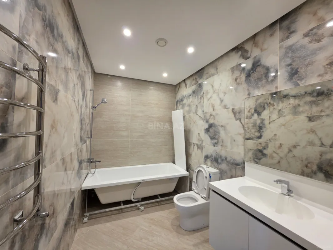 Kirayə verilir 4 otaqlı mənzil 210 m²