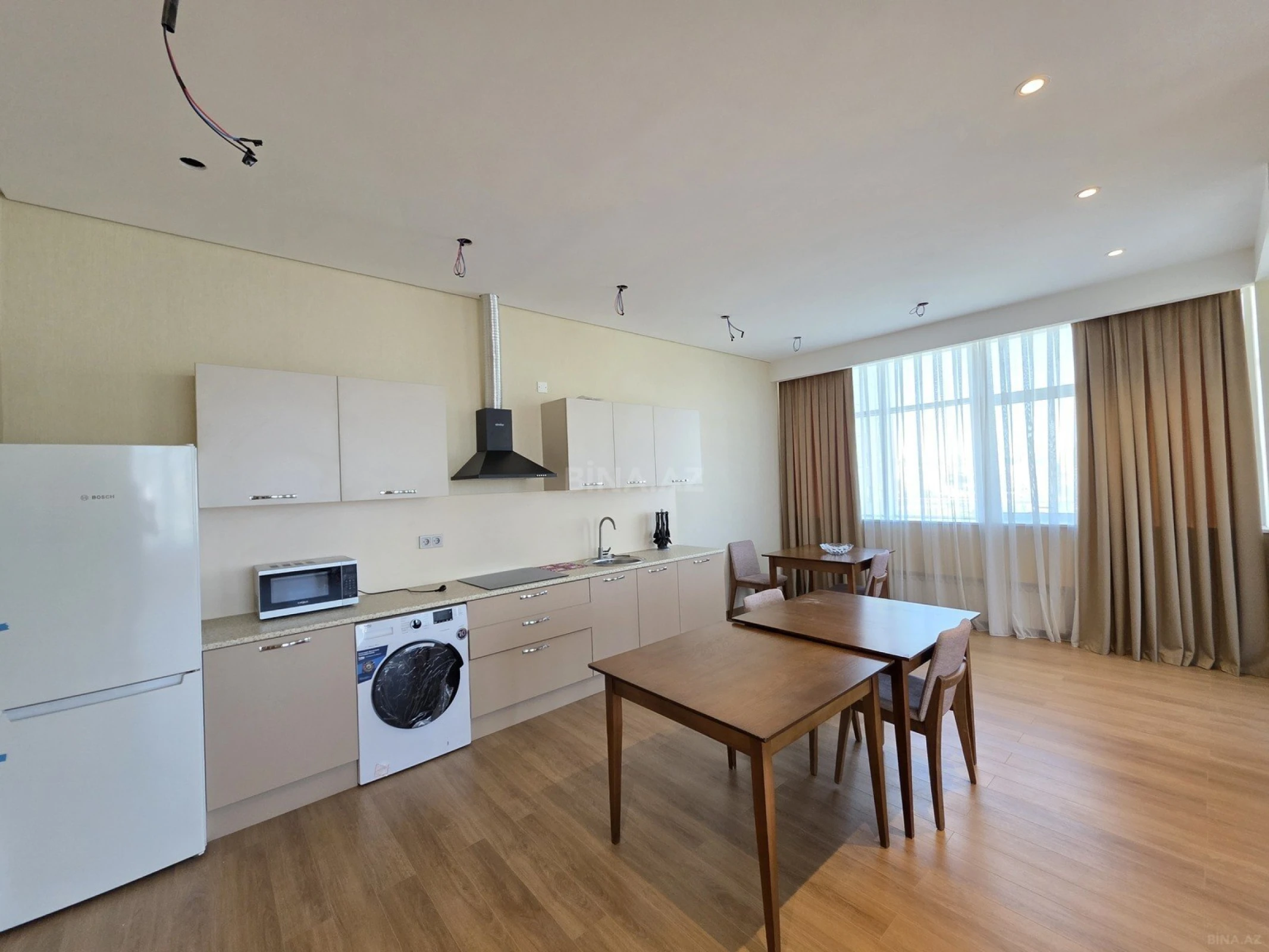 Kirayə verilir 4 otaqlı mənzil 210 m²