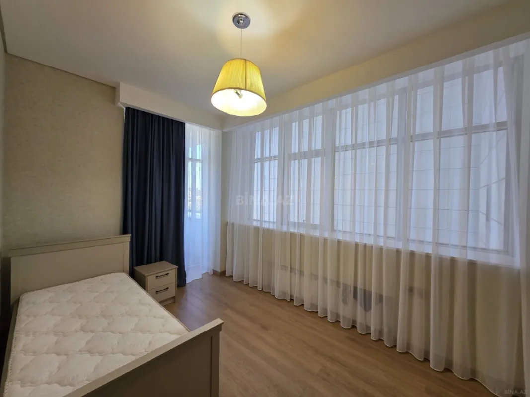 Kirayə verilir 4 otaqlı mənzil 210 m²