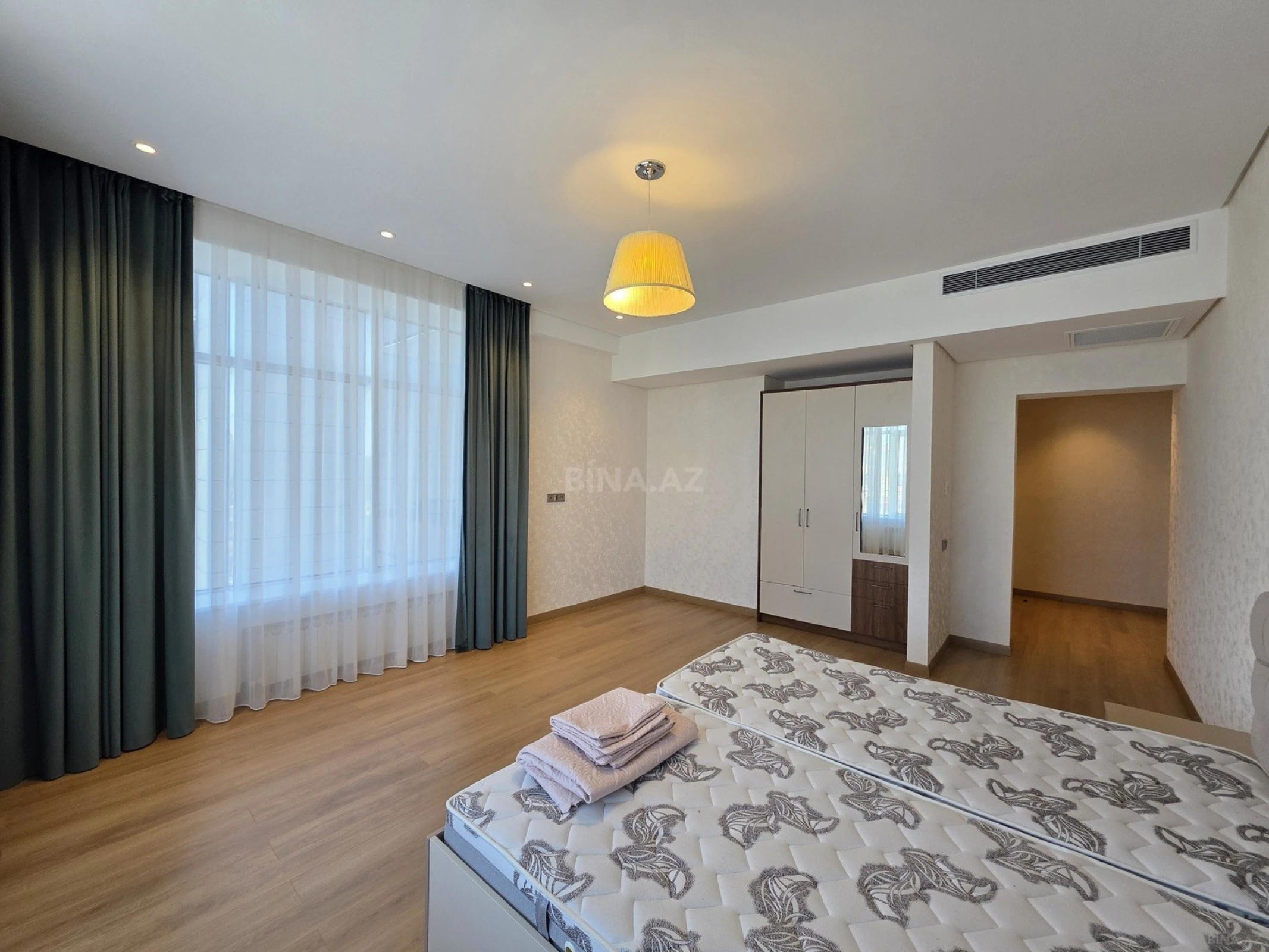 Kirayə verilir 4 otaqlı mənzil 210 m²