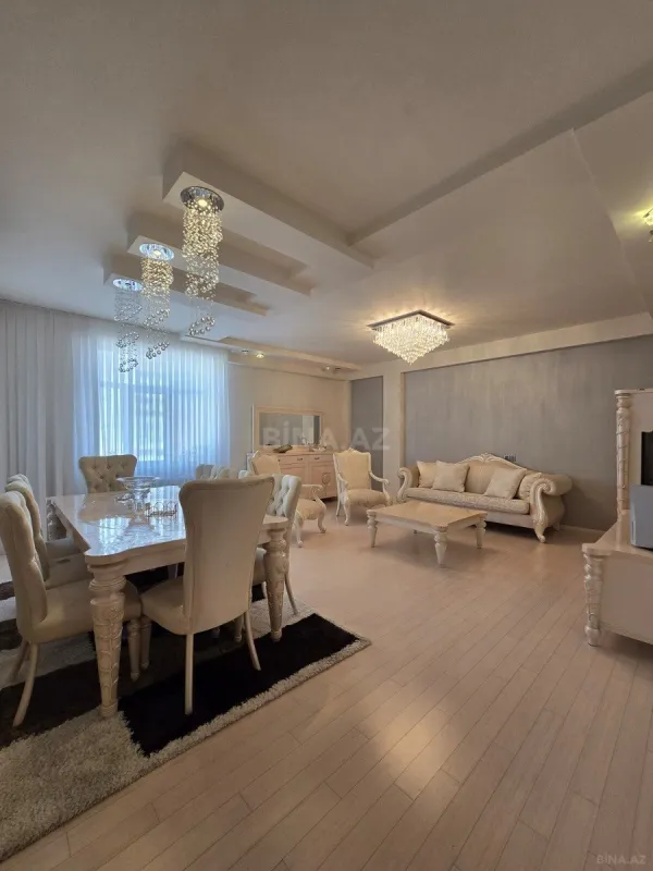 Satılır 3 otaqlı mənzil 130 m²
