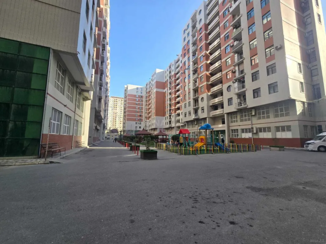 Satılır 3 otaqlı mənzil 130 m²