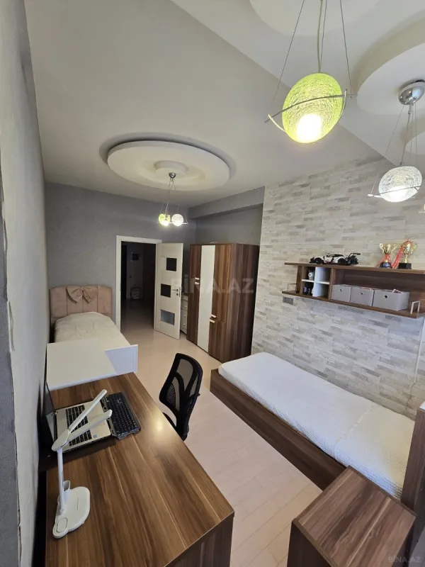 Satılır 3 otaqlı mənzil 130 m²
