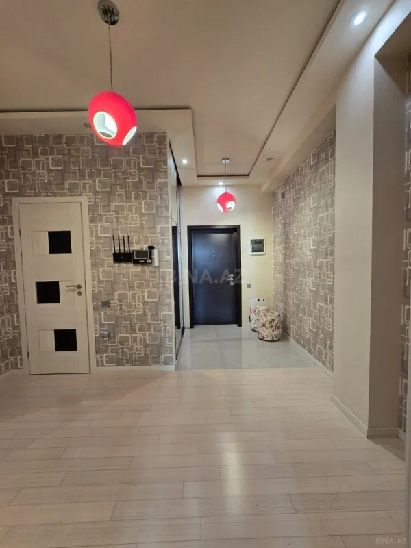Satılır 3 otaqlı mənzil 130 m²