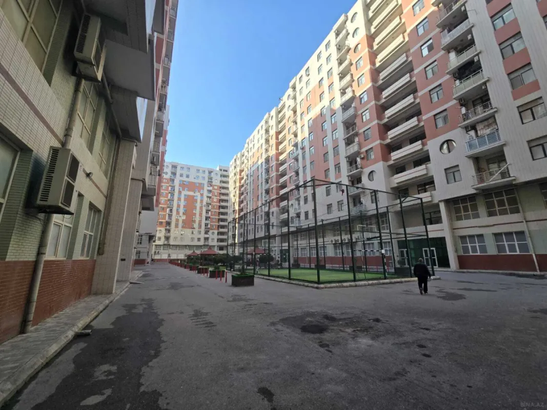 Satılır 3 otaqlı mənzil 130 m²