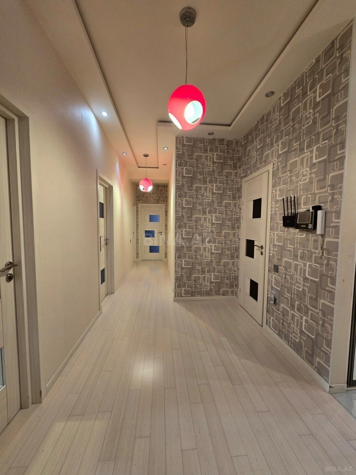 Satılır 3 otaqlı mənzil 130 m²