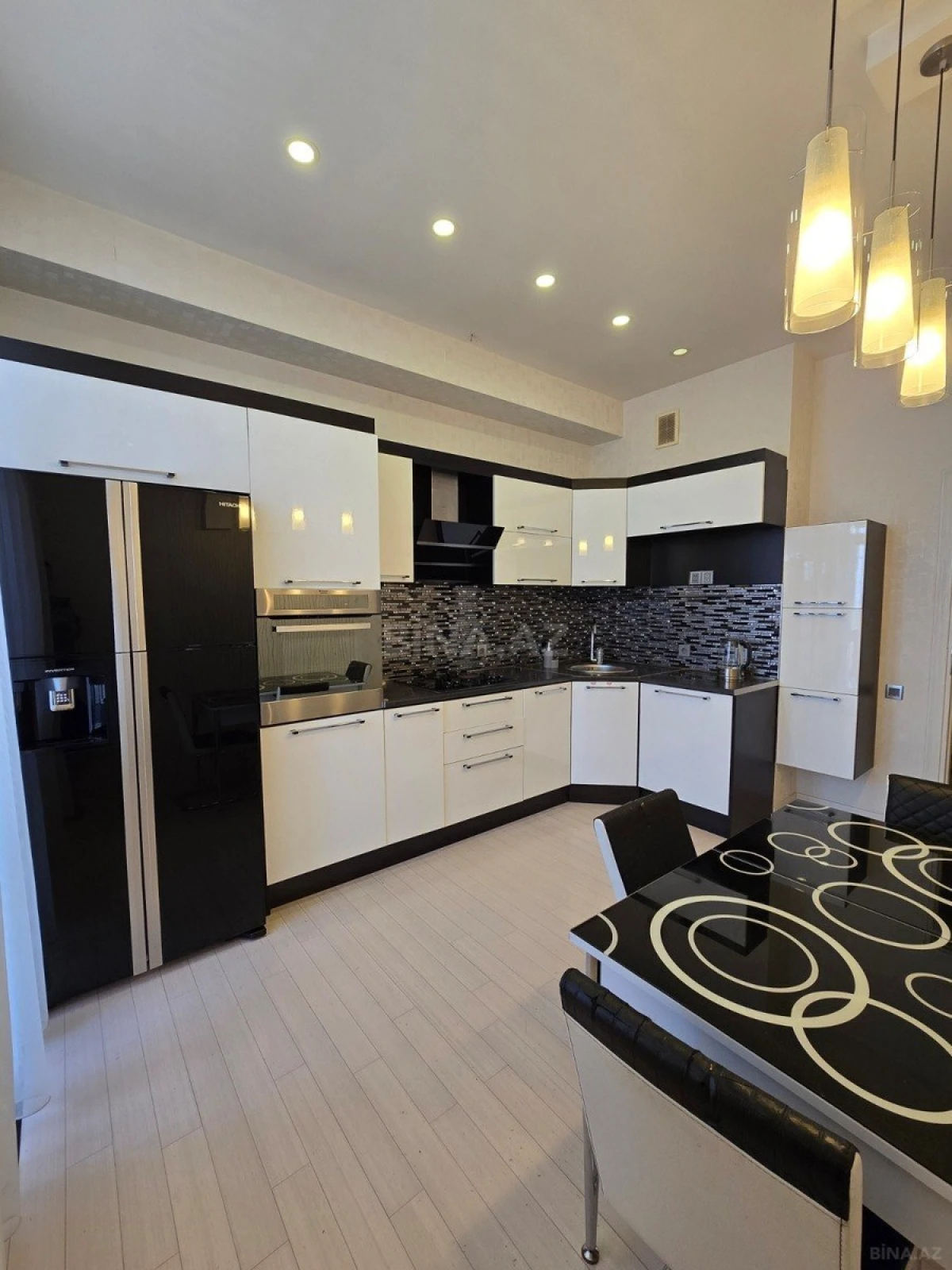 Satılır 3 otaqlı mənzil 130 m²