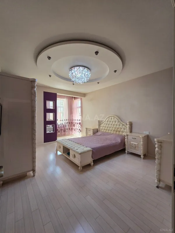 Satılır 3 otaqlı mənzil 130 m²