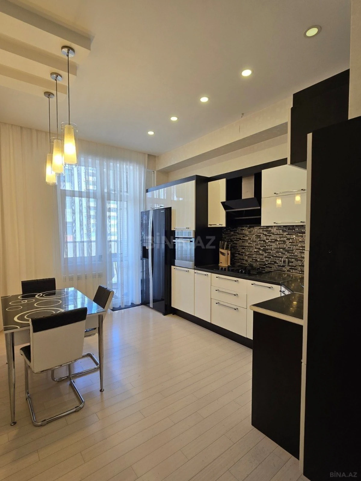 Satılır 3 otaqlı mənzil 130 m²