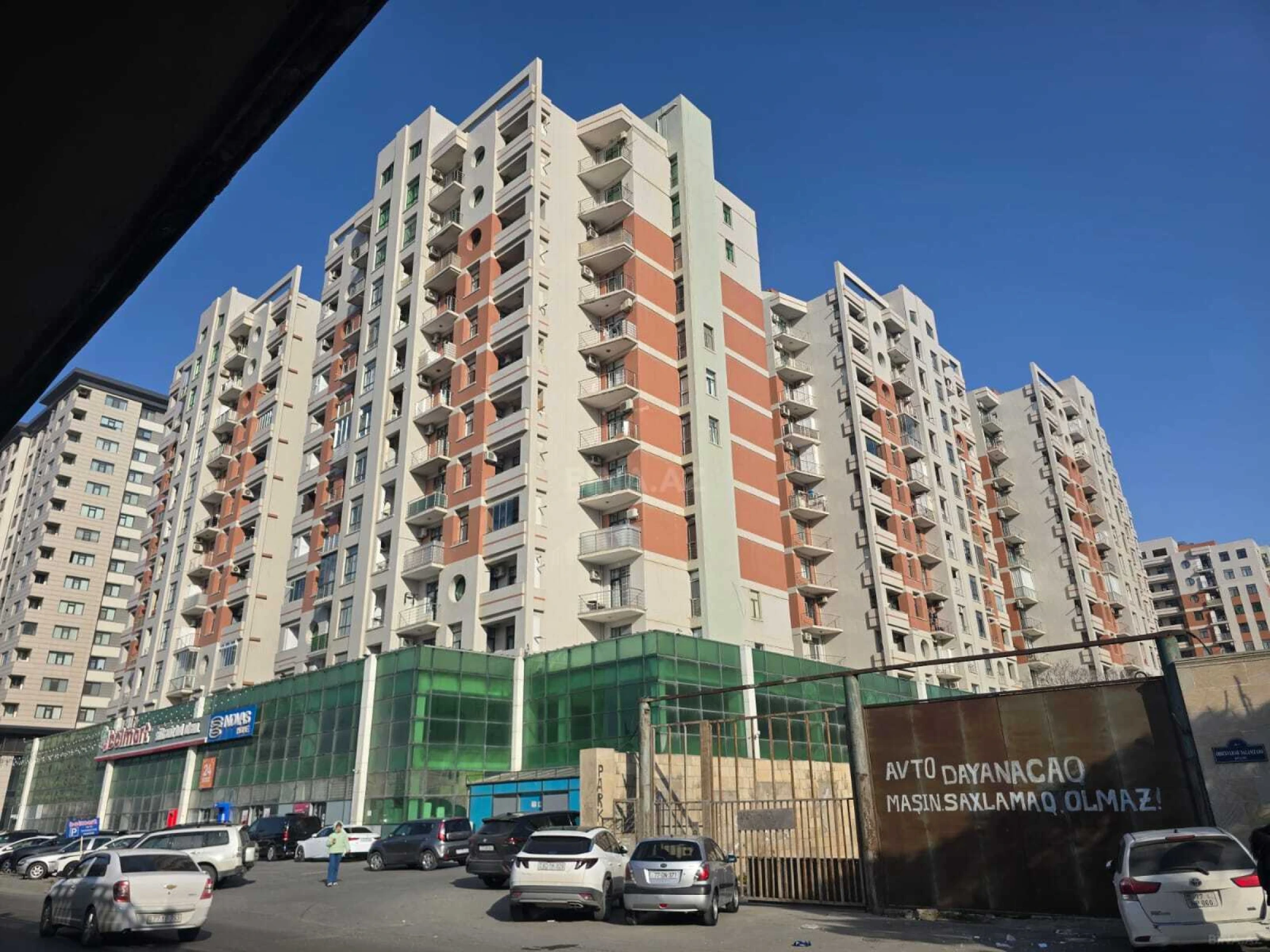 Satılır 3 otaqlı mənzil 130 m²