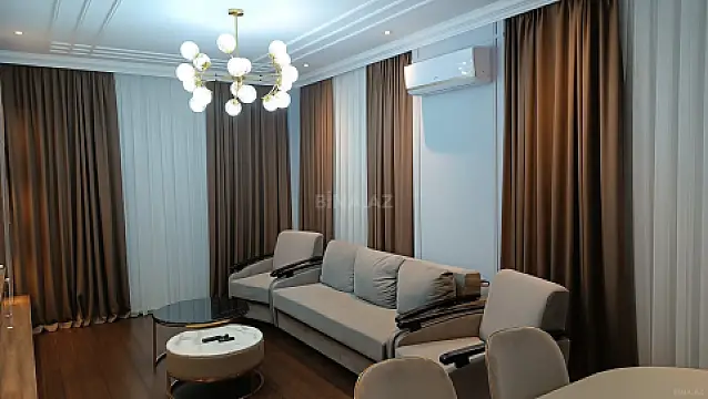 Satılır 3 otaqlı mənzil 148 m²
