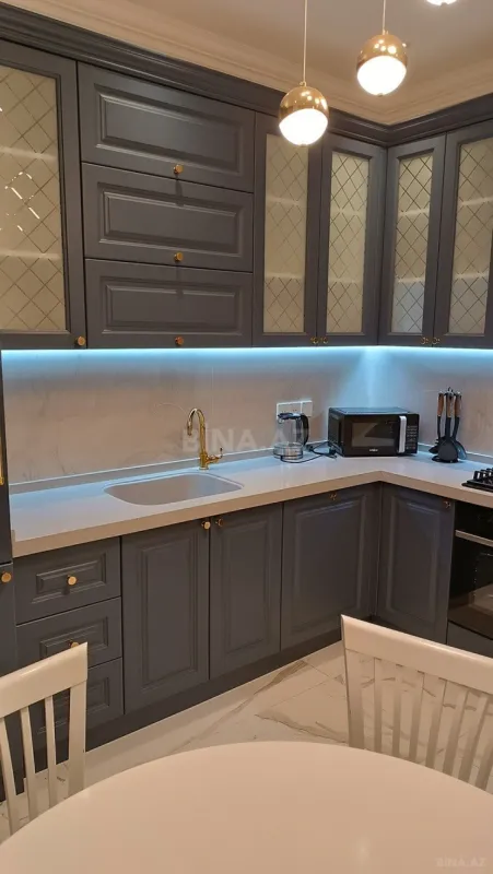 Satılır 3 otaqlı mənzil 148 m²