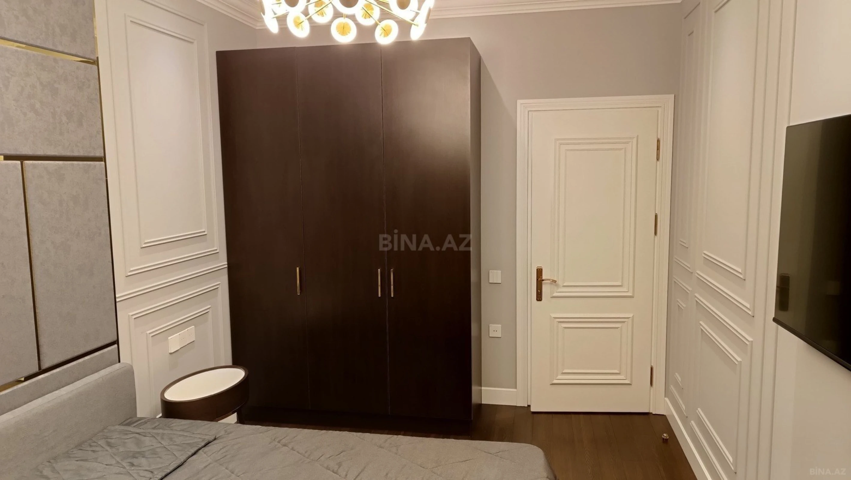 Satılır 3 otaqlı mənzil 148 m²