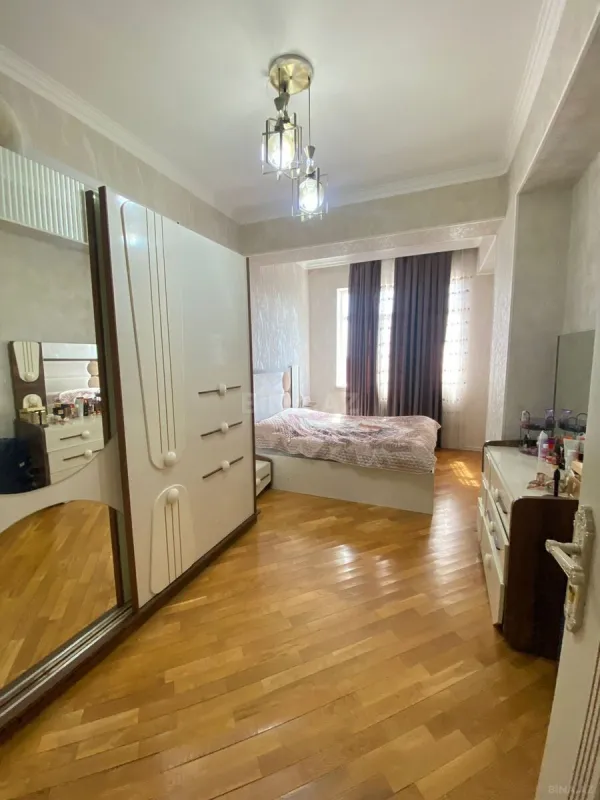 Satılır 3 otaqlı mənzil 128 m²