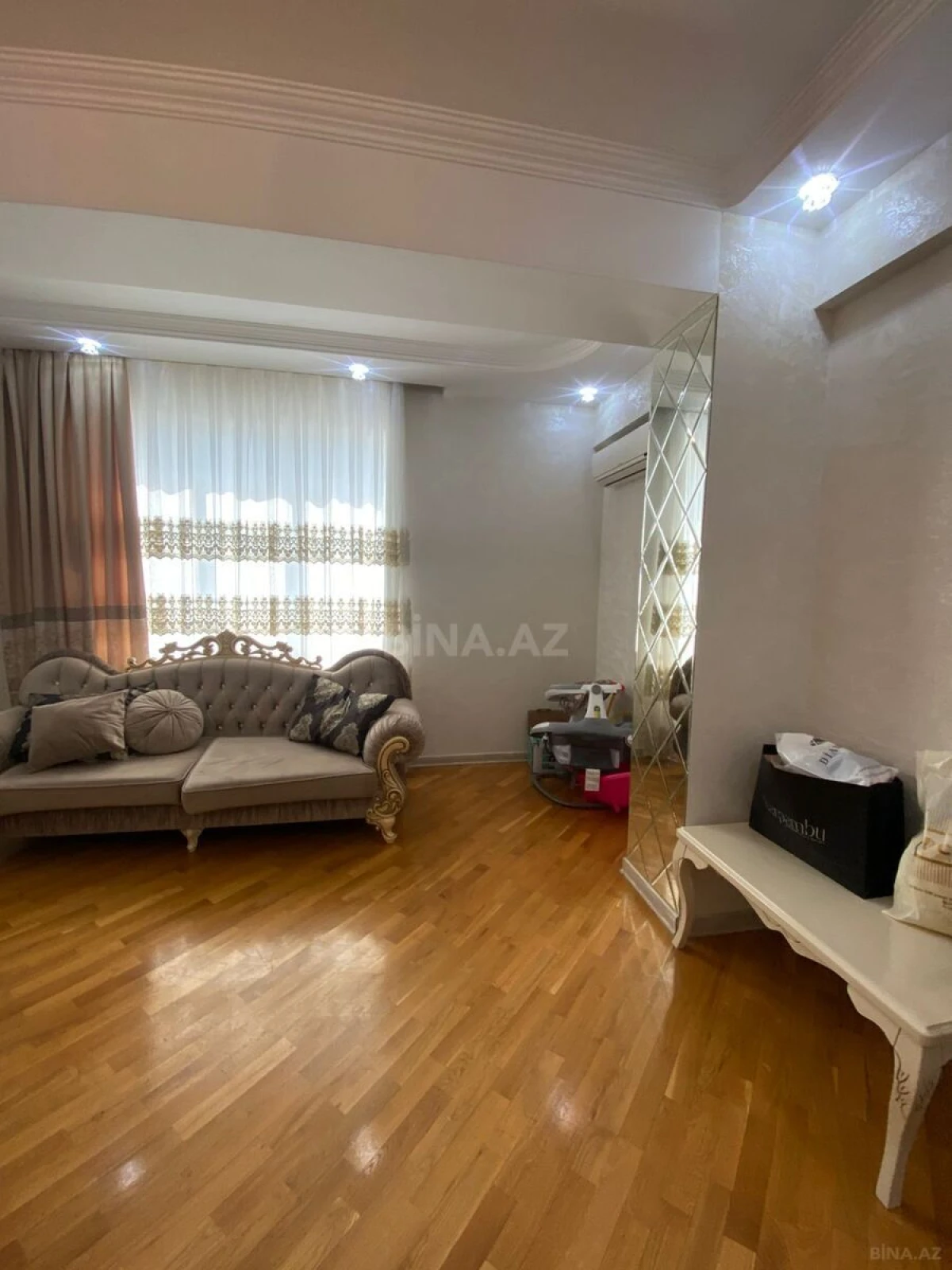 Satılır 3 otaqlı mənzil 128 m²