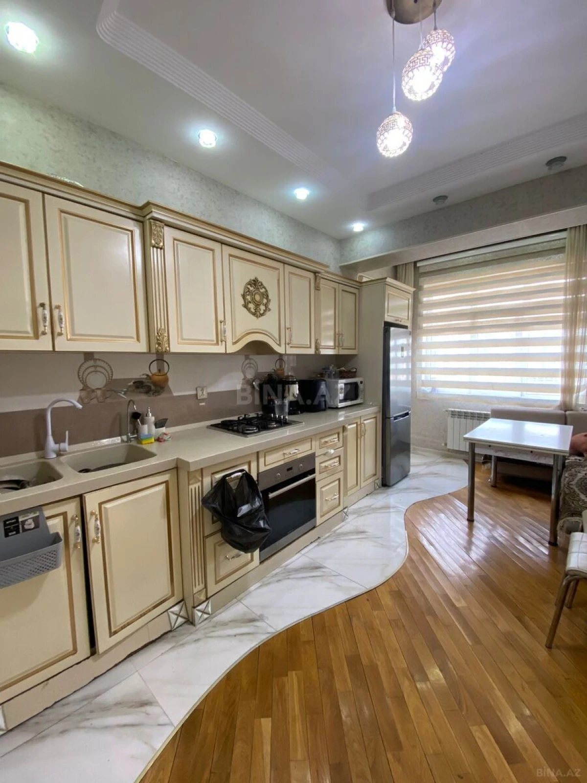 Satılır 3 otaqlı mənzil 128 m²