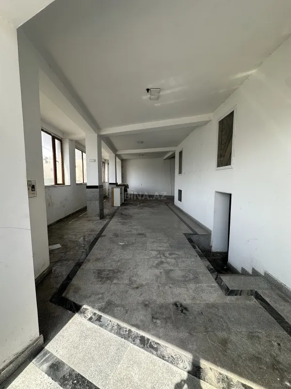 Satılır obyekt 818 m²