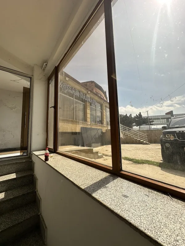 Satılır obyekt 818 m²