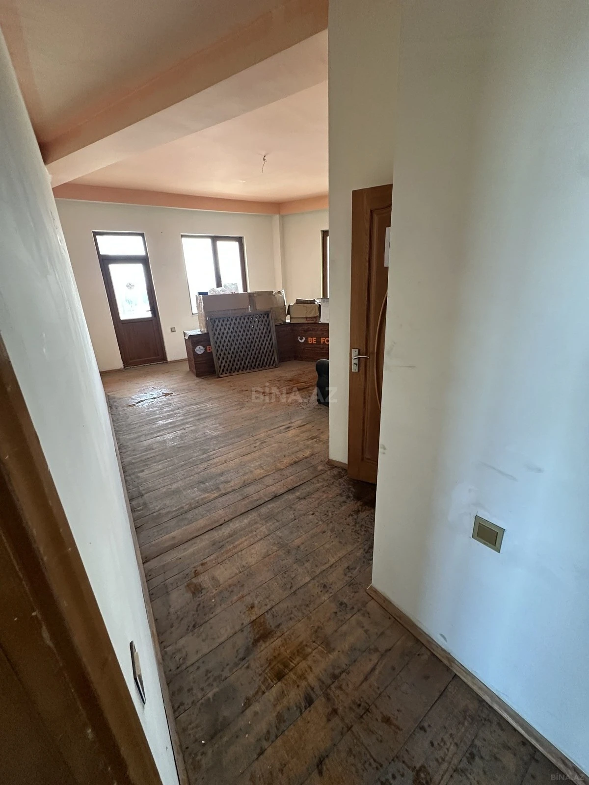 Satılır obyekt 818 m²